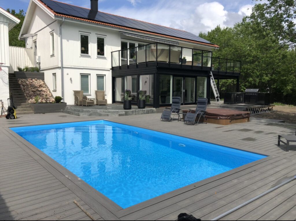 Pool och poolhus byggt av Aveline på Sandåsvägen i Kållered