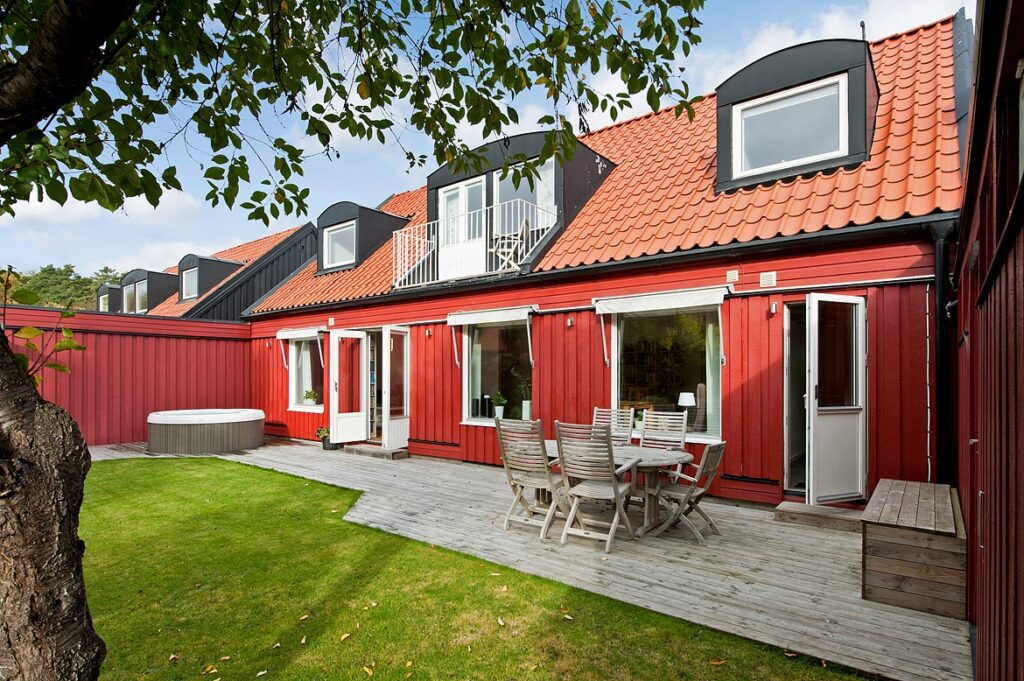 Totalrenoverat kedjehus på Färgspelsgatan i Åkered